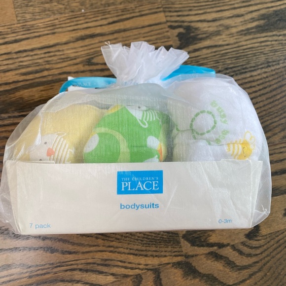 Children’s Place Gift set of 7 bodysuits - Picture 2 of 3